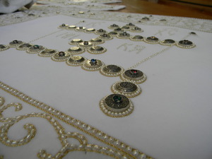 Белый шитье жемчугом с серебрянными дробницами